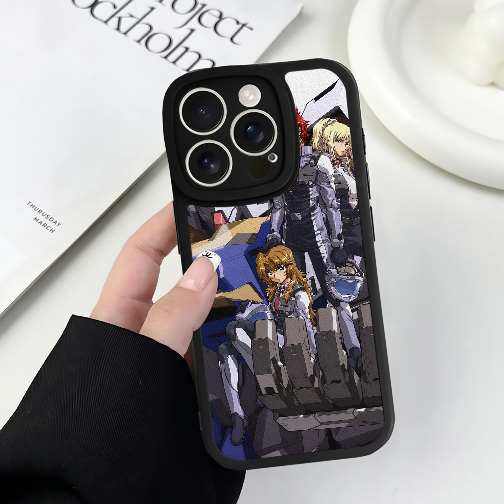 （画像用） 機動戦士ガンダム Mobile Suit Gundam 【iPhone 16シリーズ対応】シリコンスマホケース（レザー調） 材質：シリコン
